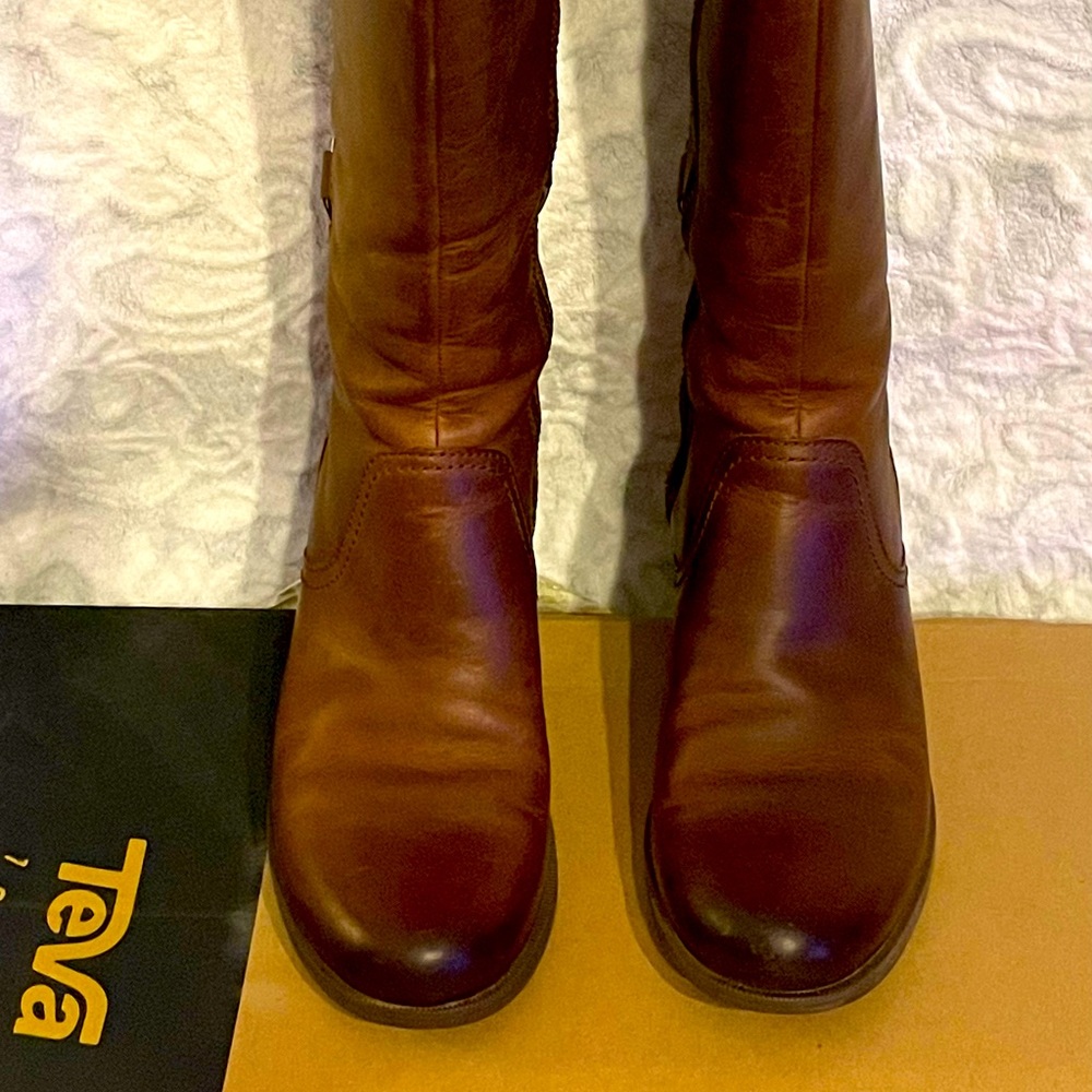 Teva w size 9 foxy tall leather brow